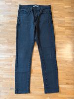 Levi’s Jeans Slimming Skinny dunkelgrau Größe 29 München - Bogenhausen Vorschau