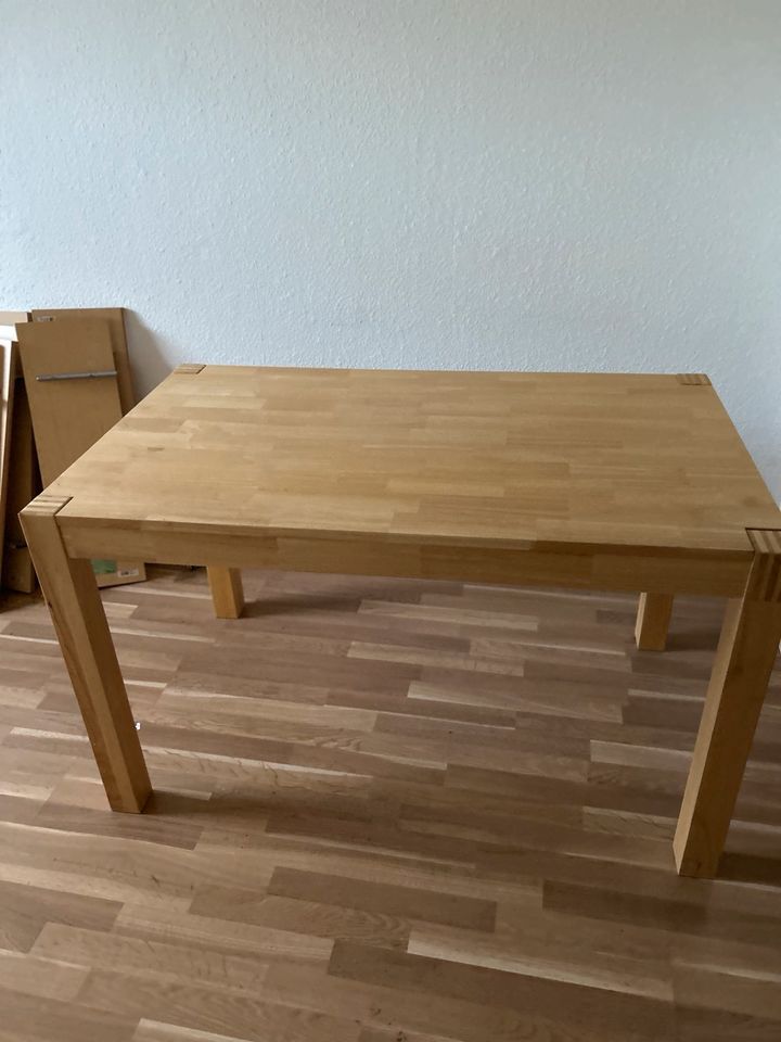 massiver Tisch aus Gummibaum, 125 cm x 75 cm x 75 in Krefeld