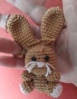 Stofftier, Hase, Schlüsselanhänger, Amigurumi, Handarbeit, BW Baden-Württemberg - Burgrieden Vorschau