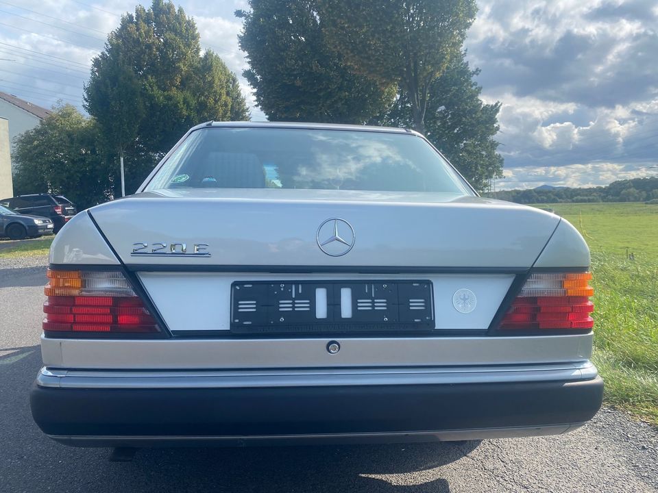 Mercedes Benz E220 Oldtimer in Siegburg