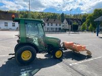 Traktor John Deere 2720 Schneeschild, Streuer und Kehrbürste Niedersachsen - Bad Lauterberg im Harz Vorschau