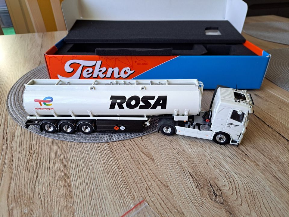 1:50 TEKNO 82835 VOLVO FH05 ROSA - TOTAL in Hamburg