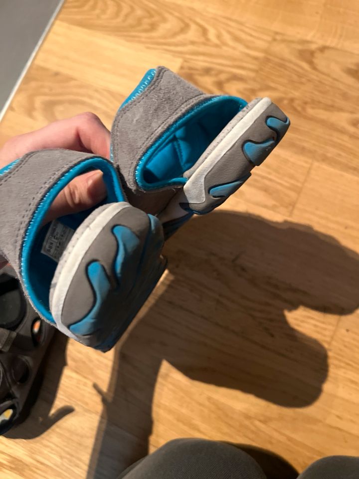 Ecco Oder Geox Sandalen Fußball Leder 35 Jungs in München