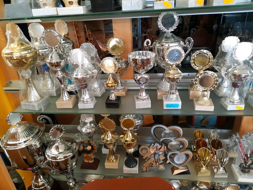 Fußballpokal Trophäe Fußballerfigur . in Bötzingen