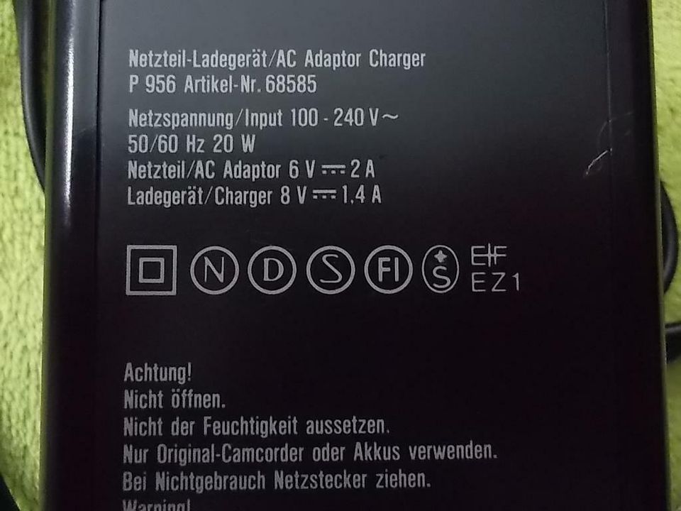 Camcorder-Ladegerät-Netzteil / AC Adaptor Charger P 956 + Akkus in Wismar