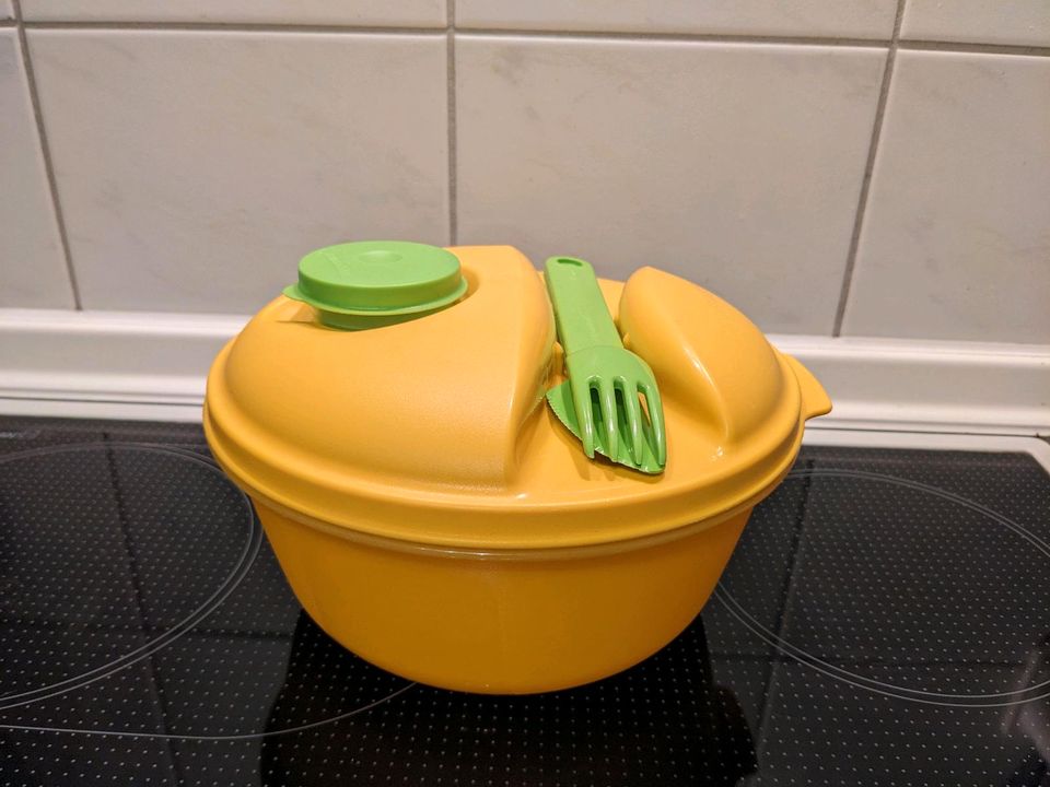 Tupperware Salat & Go 1,5L / Schüssel Ergonomica 550ml in Oestrich-Winkel