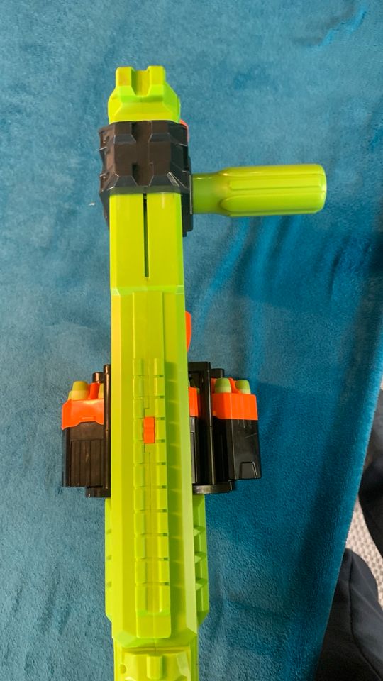 NERF Hasbro B1532EU4 - Nerf Zombie Strike Doominator in Kaltwasser