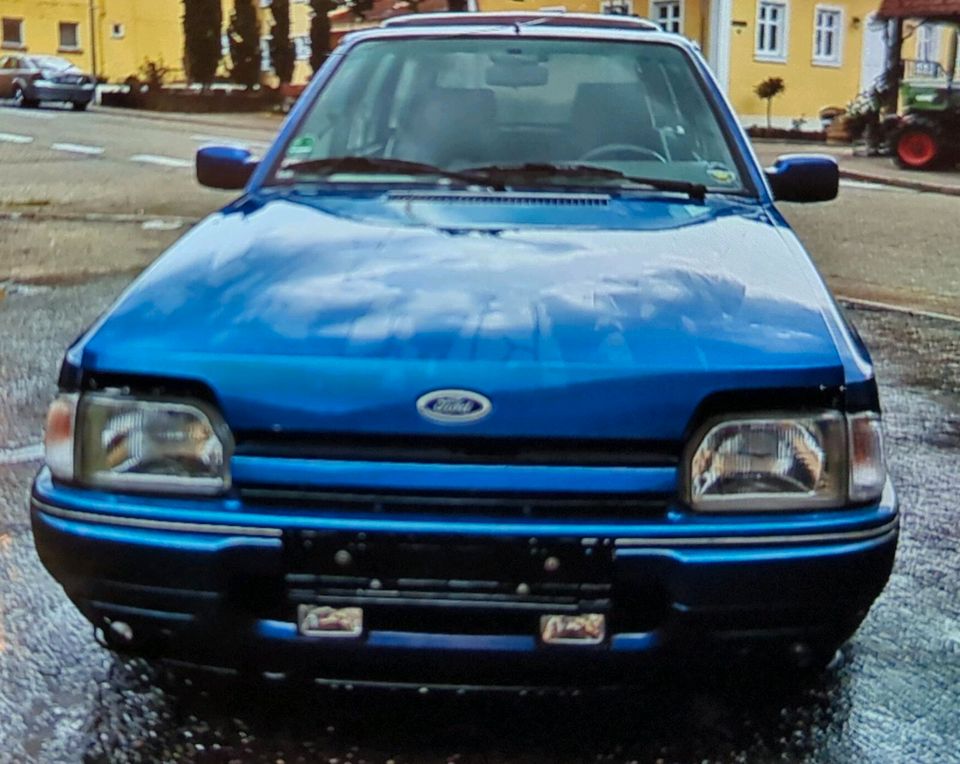 Ford Escort Kombi Ghia 5türer mk4 in blau metallic in Ilsfeld