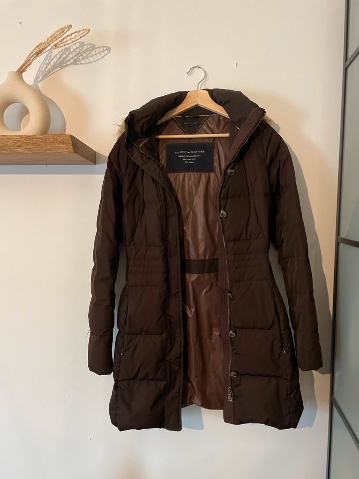 Tommy Hilfiger S Daunenjacke Winterjacke braun lang warm in München