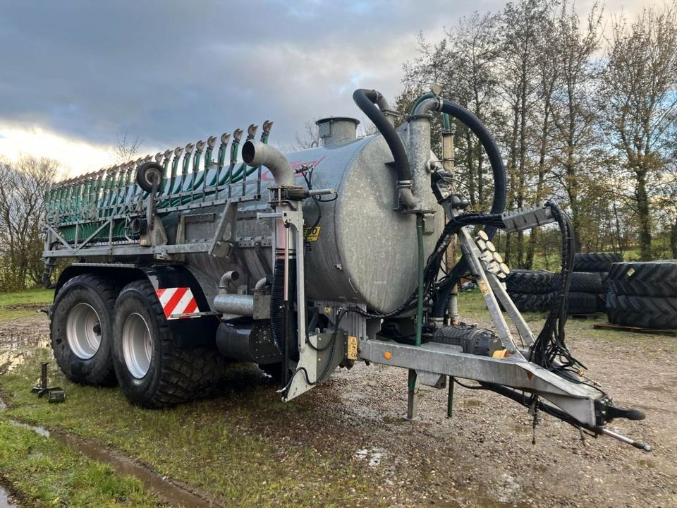 gebr. Fliegl 18.000 l Vakuum Güllewagen in Albersdorf