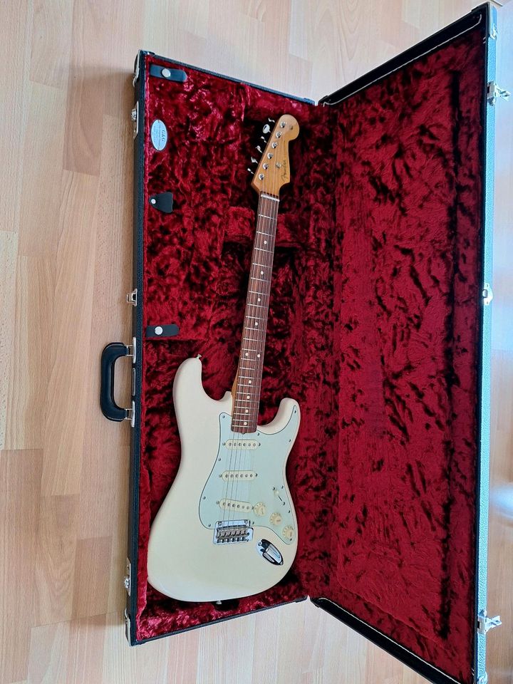 Fender Stratocaster Vintera olympic white in Oberhausen