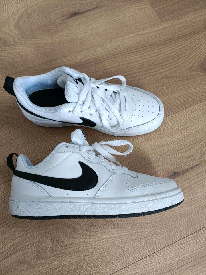 Nike Court Brought Schuhe Sneaker gr.36 neuwertig in Asbach-Bäumenheim