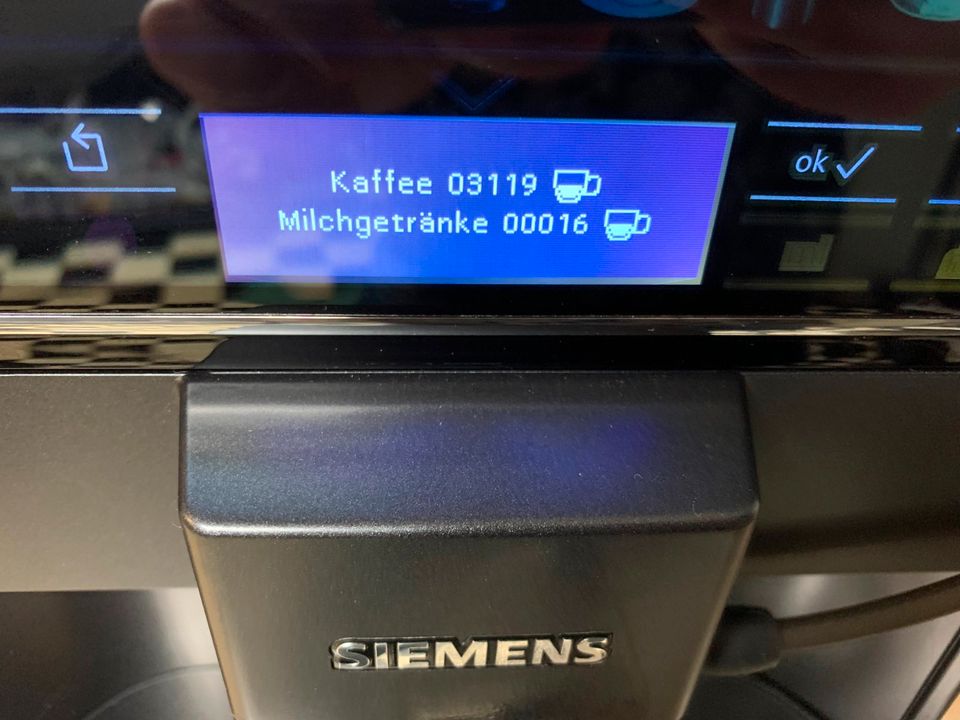 Siemens EQ. 6 Plus S400 Kaffeevollautomat REVIDIERT + 1 Jahr voll in Stuttgart