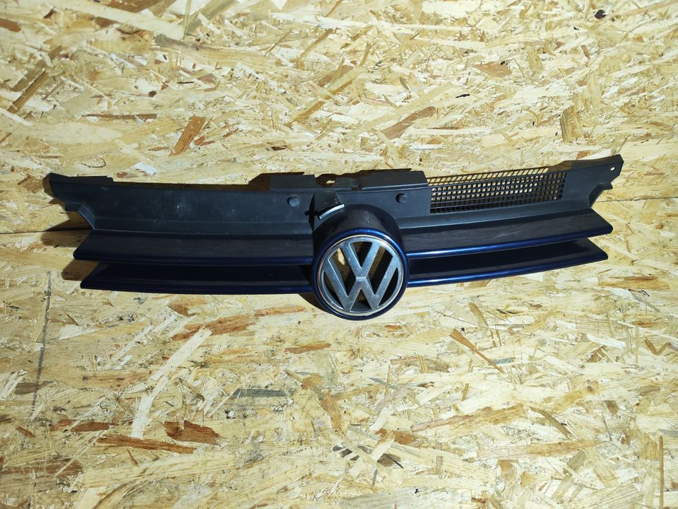 VW Golf 4 Kühlergrill Grill Indigo Blau in Raisdorf