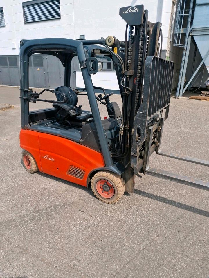 Linde E16 Elektro Stapler Zinkenverstellung in Tellig