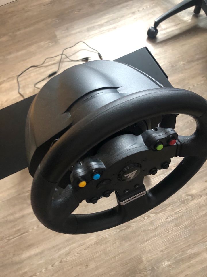 Thrustmaster TX Pro Lenkrad für PC und Xbox One (inkl. Ständer) in Köln