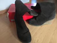 Görtz Stiefel Keilabsatz Wildleder Gr. 39 Frauen Mädchen NP 110 € Brandenburg - Pritzwalk Vorschau