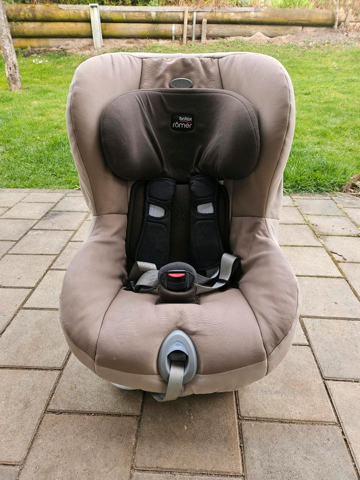 Britax Römer ohne Isofix in Halfing