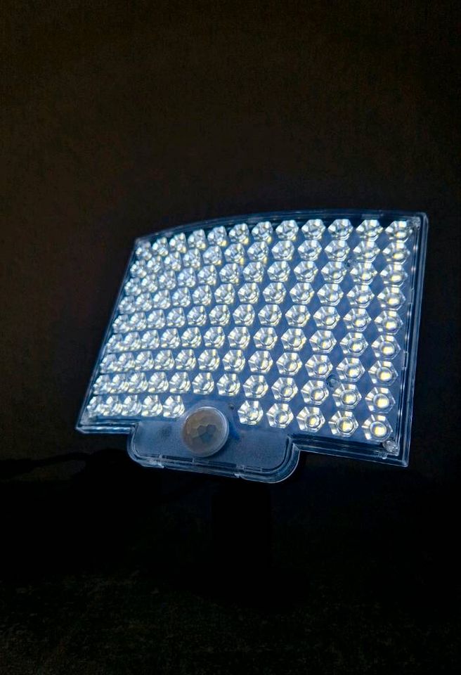 106 LED Solar Beleuchtung Outdoor Bewegungssensor RGB Licht in Dresden