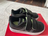 Neue Adidas Turnschuhe Schuhe 22 Jungs Mädchen Niedersachsen - Braunschweig Vorschau