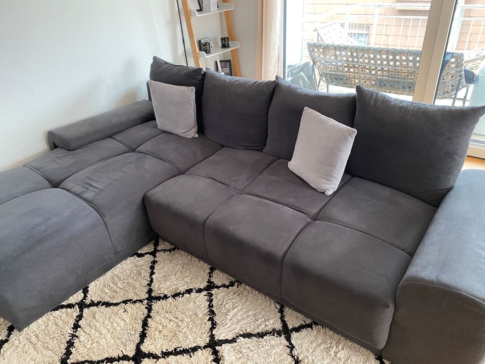 Sehr gut erhaltene Couch mit Stauraum und Schlaffunktion in Schwäbisch Gmünd