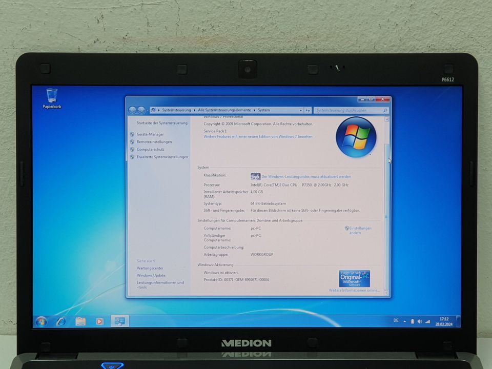 Medion Akoya Notebook 500GB HDD 4GB Laptop Windows 7 Pro 15,6" in Fellbach
