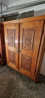 Antiker Nussbaumschrank um 1900 Schnitzerei Massiv Hessen - Maintal Vorschau