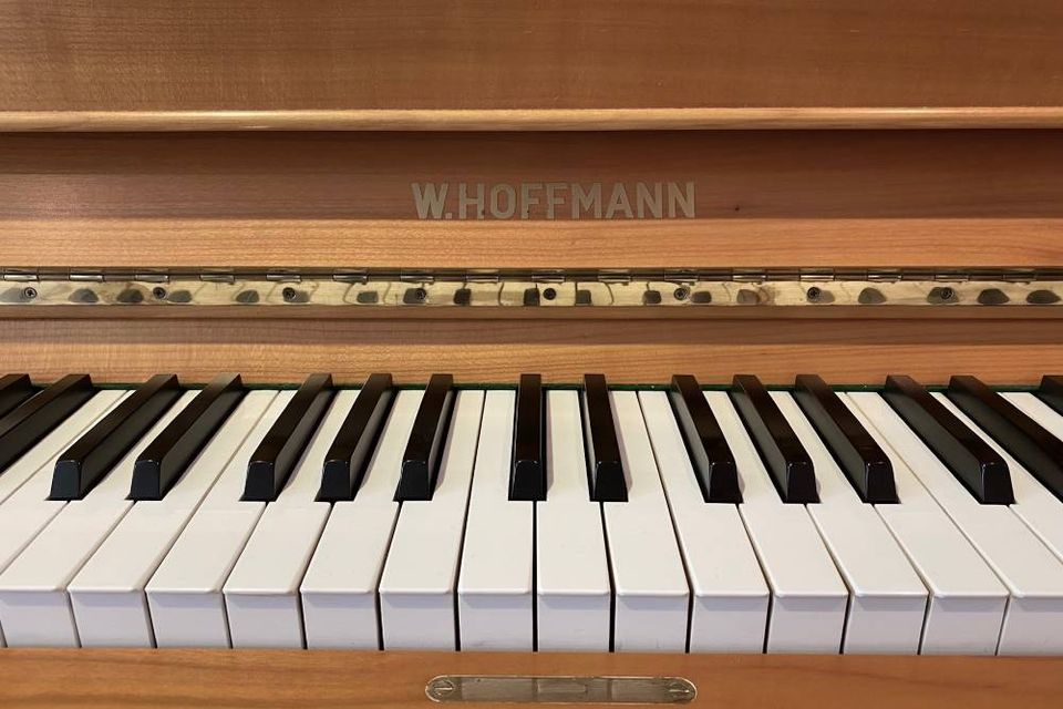 Dt. W. Hoffmann Klavier,120 Kirsche-sat. Renner, Silent mögl.⭐⭐⭐ in Berlin