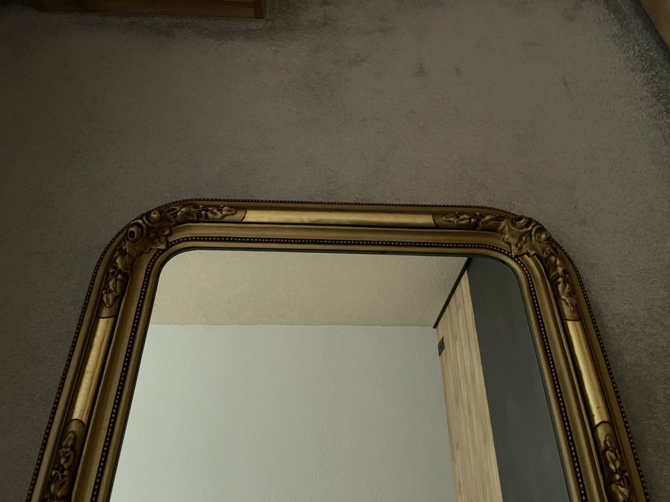 großer Wandspiegel.. Spiegel.. goldfarben.. 84 x 66 cm in Hamburg
