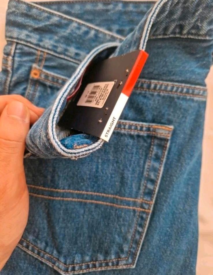 Tommy Hilfiger Jeans Neu mit Etikett und überall Ausverkauft in Tuttlingen