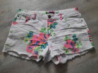 Damen Short kurze Hose Gr 38 weiß mit Blumen Bayern - Ursensollen Vorschau