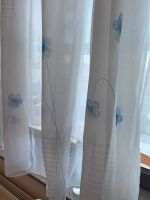 2 Voile Gardinen Schals weiß mit blauen Blumen  mit Behang Hessen - Dornburg Vorschau