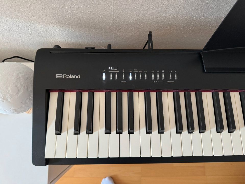 Roland FP-30 Stage Piano mit KSC-70 Ständer & KPD-70 Pedalen in München