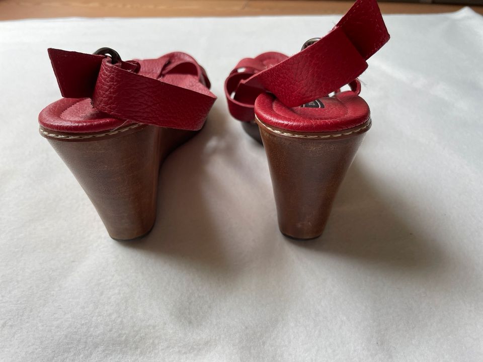 Zara Schuhe Gr. 39 Keilabsatz Plateausandalen rot in Hamburg