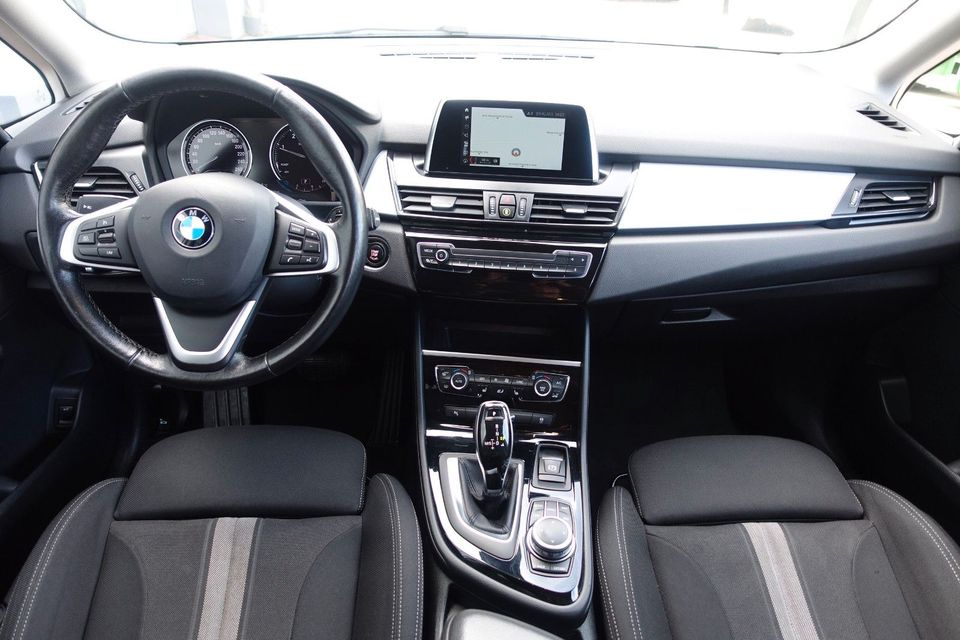 BMW 218d Gran Tourer Advantage"Navi"Led"Camera" in Essingen