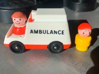 Alt Fisher Price Spielzeug Ambulance Rettungswagen Krankenwagen Nordrhein-Westfalen - Issum Vorschau