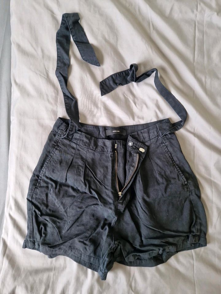 Shorts / Kurze Hose mit Schleife Gr. M in Berlin