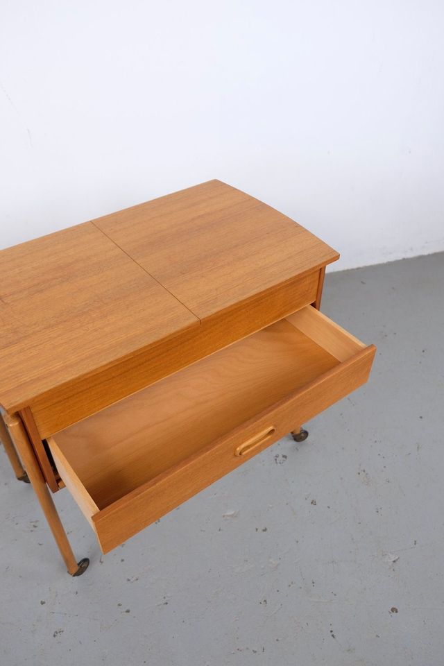 Mid Century Nähkasten Tisch Beistelltisch 60er 70er zu Teak in Gießen