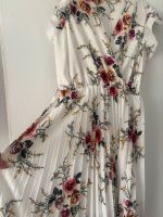 Kleid „ Shein“ beige mit Blumen, Plisseefalten, Gr. 40/42 Nordrhein-Westfalen - Issum Vorschau