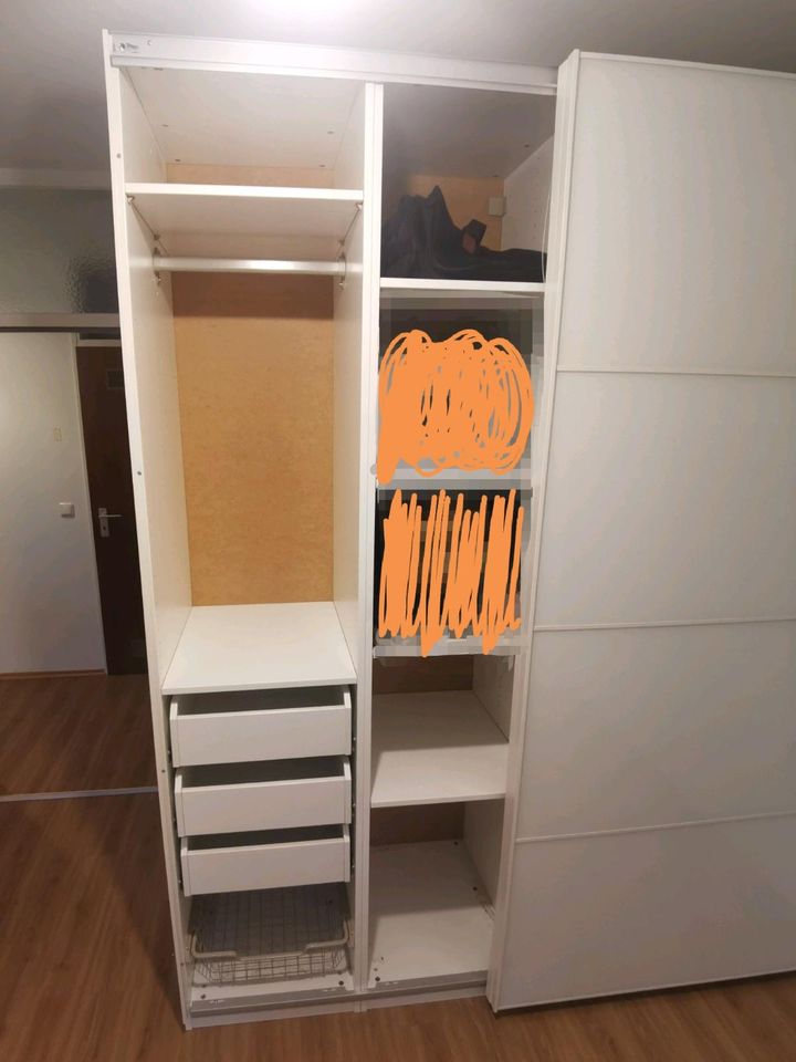 PAX Kleiderschrank weiß Ikea Schrank für Schlafzimmer in Planegg
