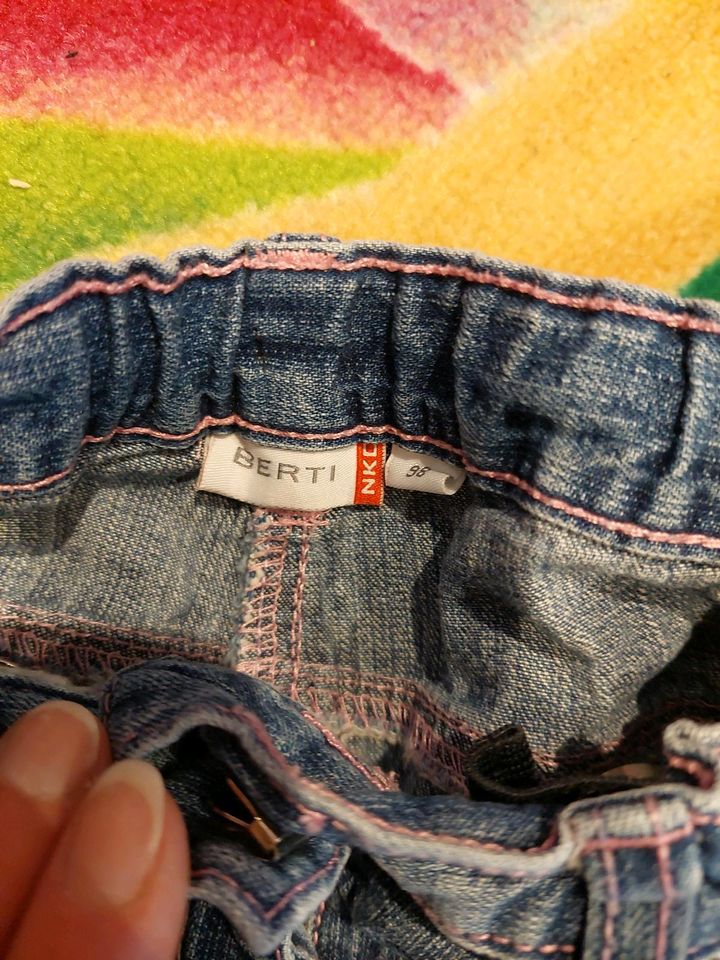 Jeans Größe 98 Hose Stickerei in Traitsching