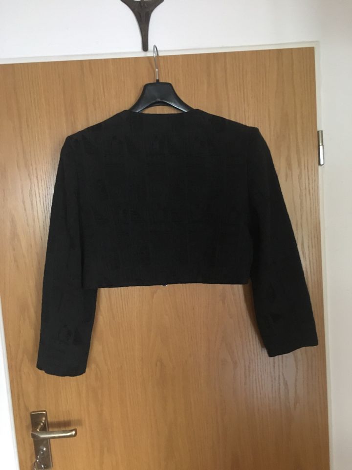 Schwarzes Bolero aus Paris , passend zum Kleid in meinen Anzeigen in Bedburg-Hau