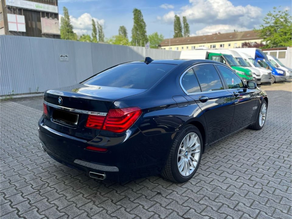 BMW 740d xDrive M Paket/ Schiebedach/ Top gepflegt in Frankfurt am Main