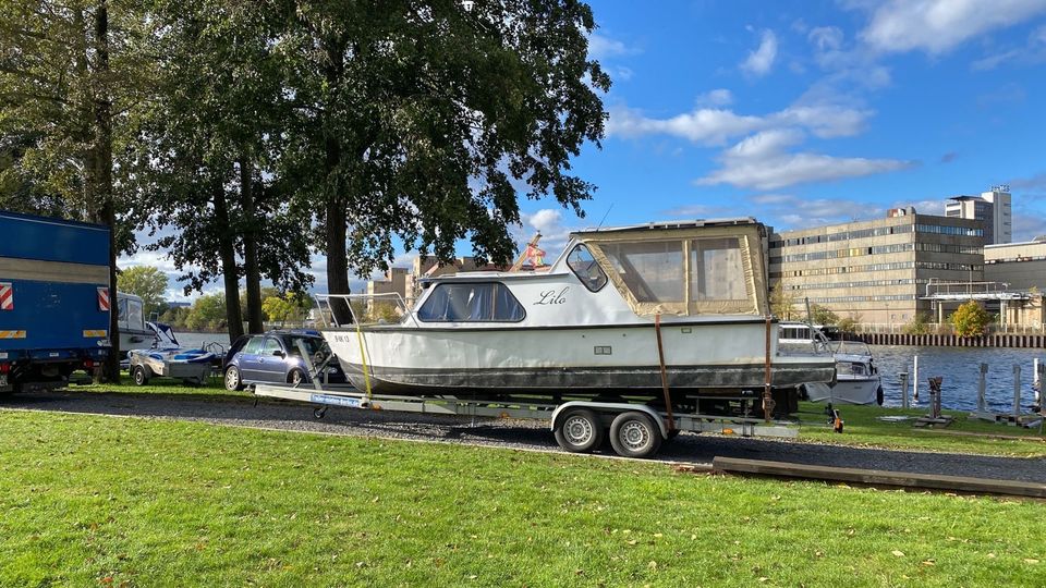 Motorboot/Stahlschiff Kajütboot Eigenbau Wieland Hafen Trailer in Herzfelde