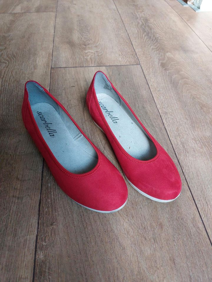 Neuwertige Ballerina Schuhe mit original Karton rot 38 in Rauenberg