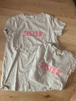 2 Shirts „Sister“ * 134 140  grau H&M Zwillinge Mädchen neuwertig Dresden - Coschütz/Gittersee Vorschau