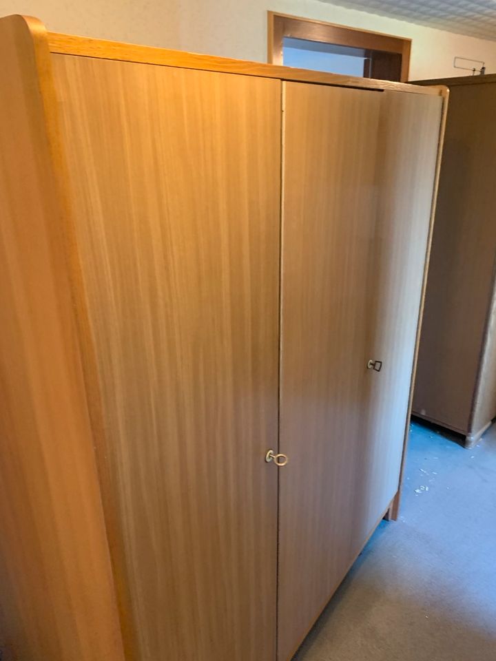 Schrank Kleidung Highboard Kommode Zimmer Wohnung Klamotten in Hamburg