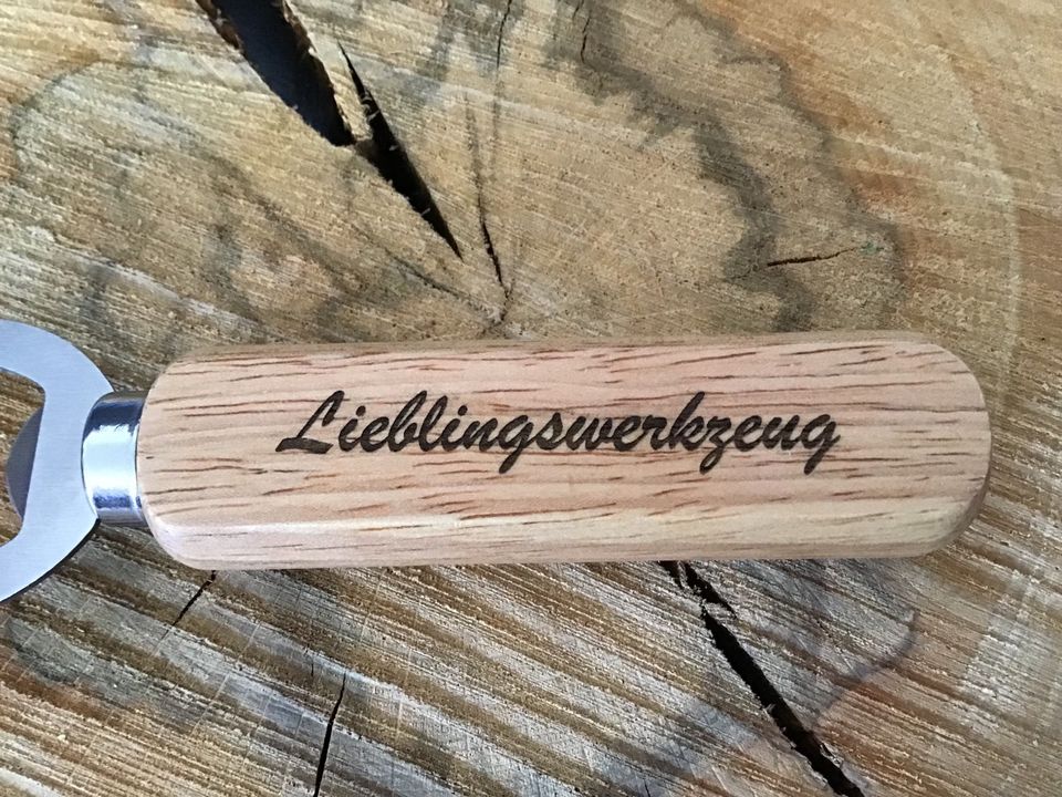 „Lieblingswerkzeug“ gravierter Flaschenöffner in Nörten-Hardenberg