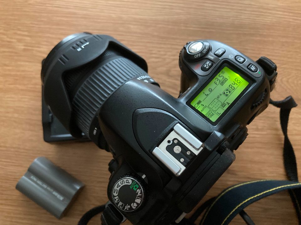 Nikon D80 mit Batteriegriff und Sigma 80-200, Fotorucksack in Papenburg