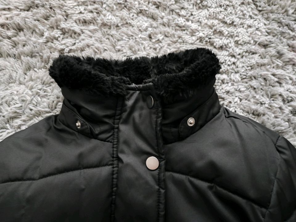 152 Mädchen H&M Wintermantel Winterjacke Steppmantel schwarz in Troisdorf